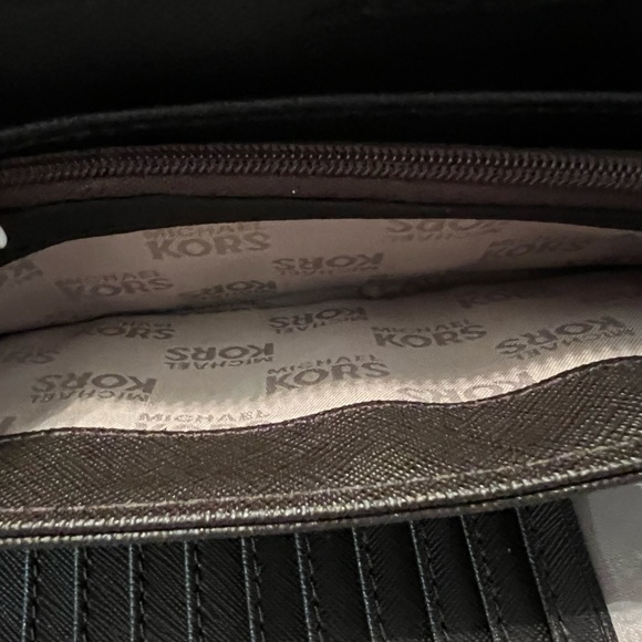 Michael Kors Signature Continental Wallet/Wristlet - LIKE NEW! - Picture 10 of 13